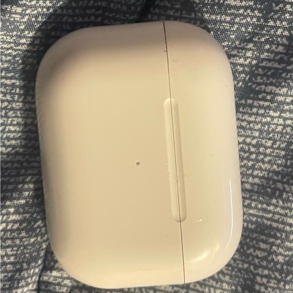 AirPod Pros Gen 2 - Picture 2 of 4
